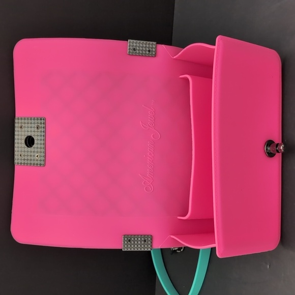American Jewel Girls Pink Quilted Gummy Shoulder Bag with Chain Link Strap. - Picture 8 of 15